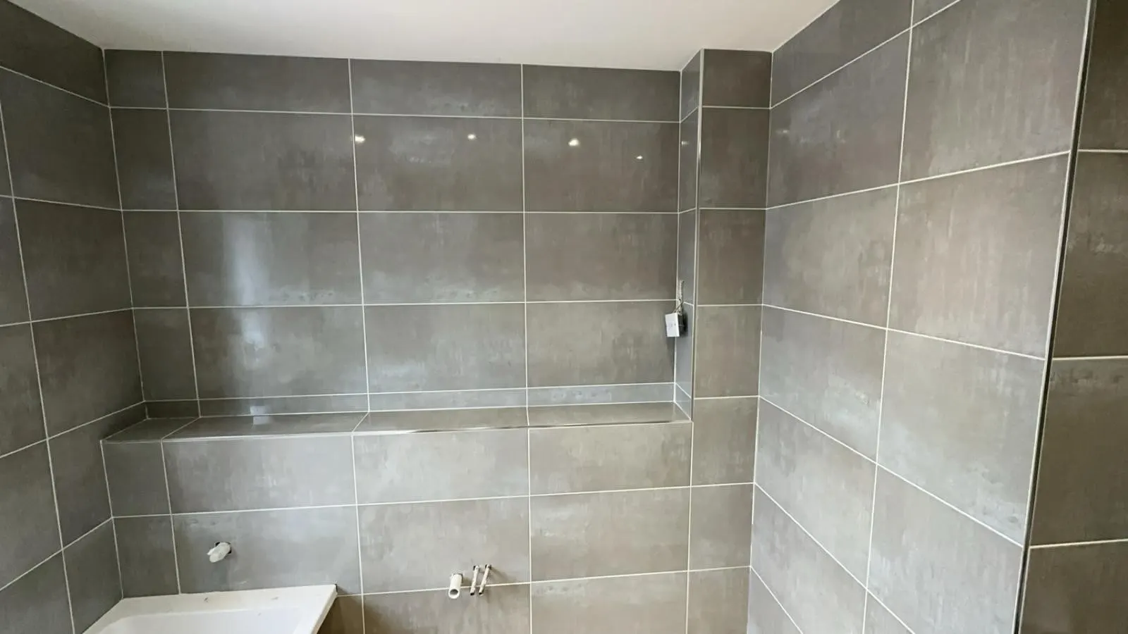 Grey tiled bath recess with a full-width shelf niche, Scholars Place