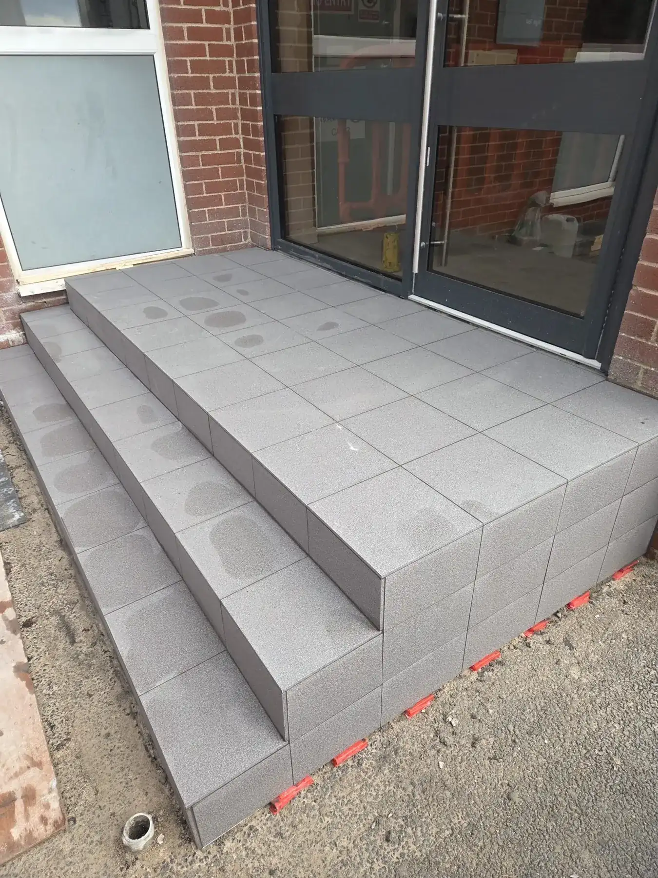 Entrance steps with bullnose edges