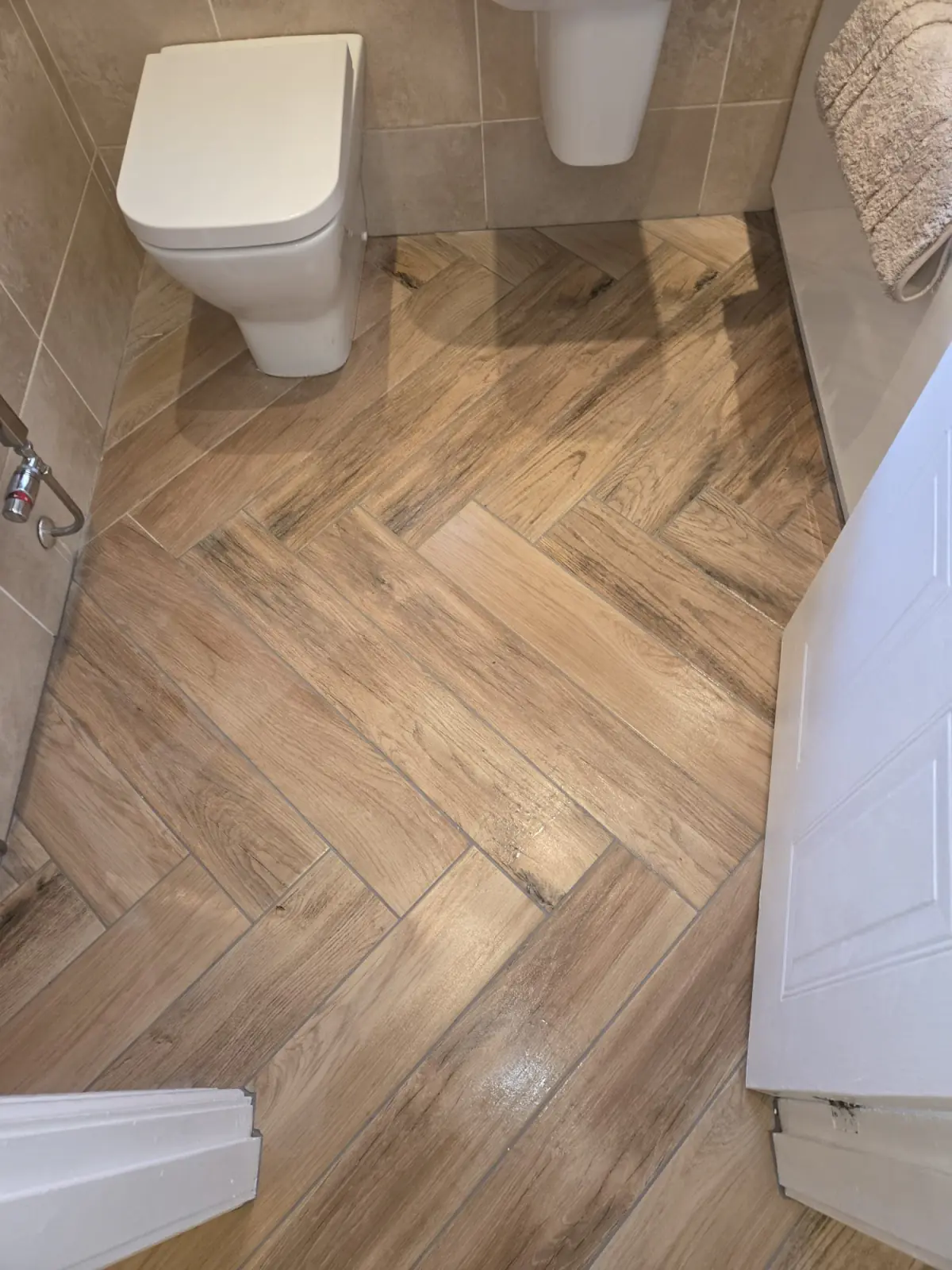 Kitchen floor, carried through the hall and WC: photo 1 of 4