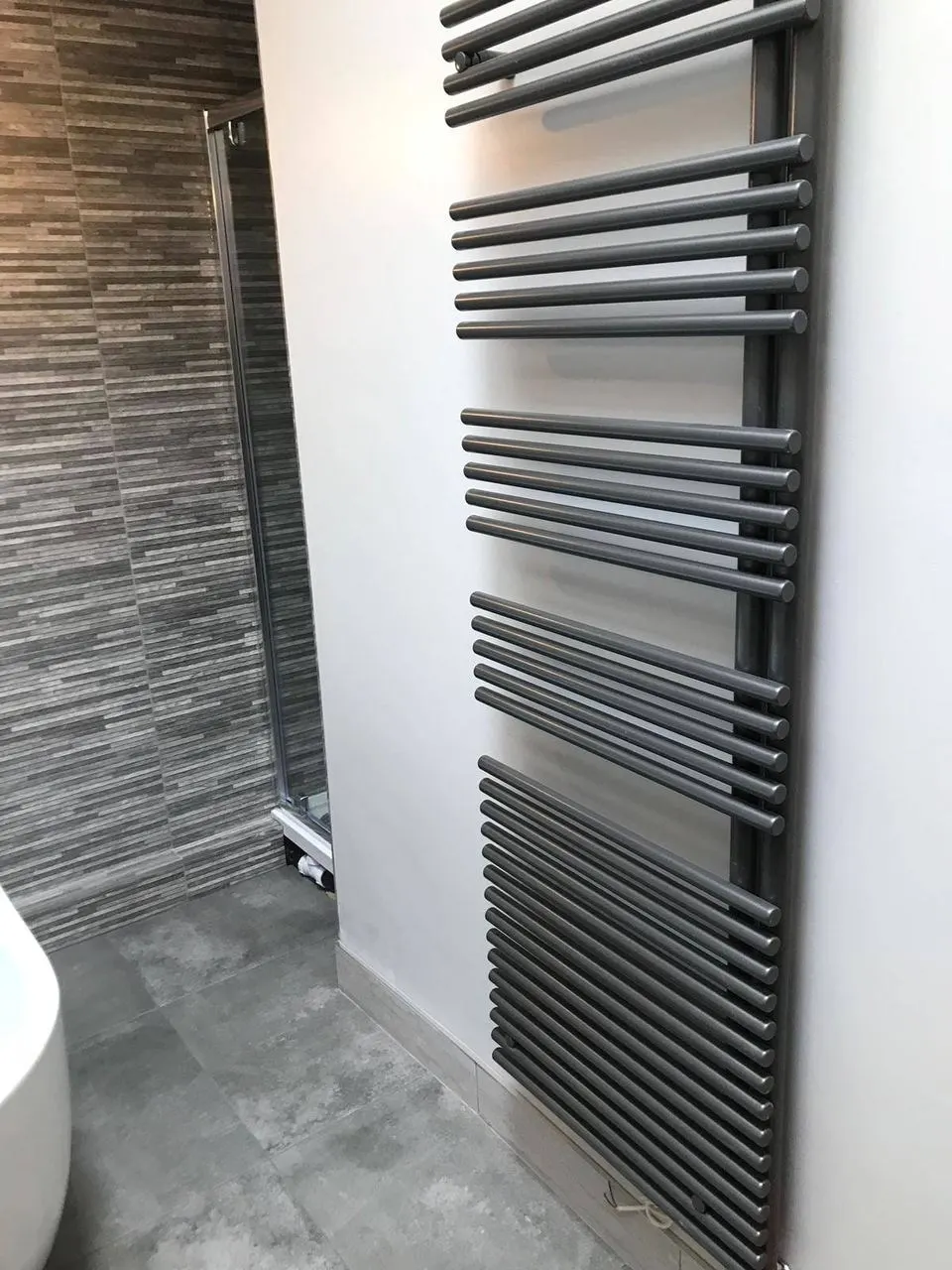 Bathroom feature wall